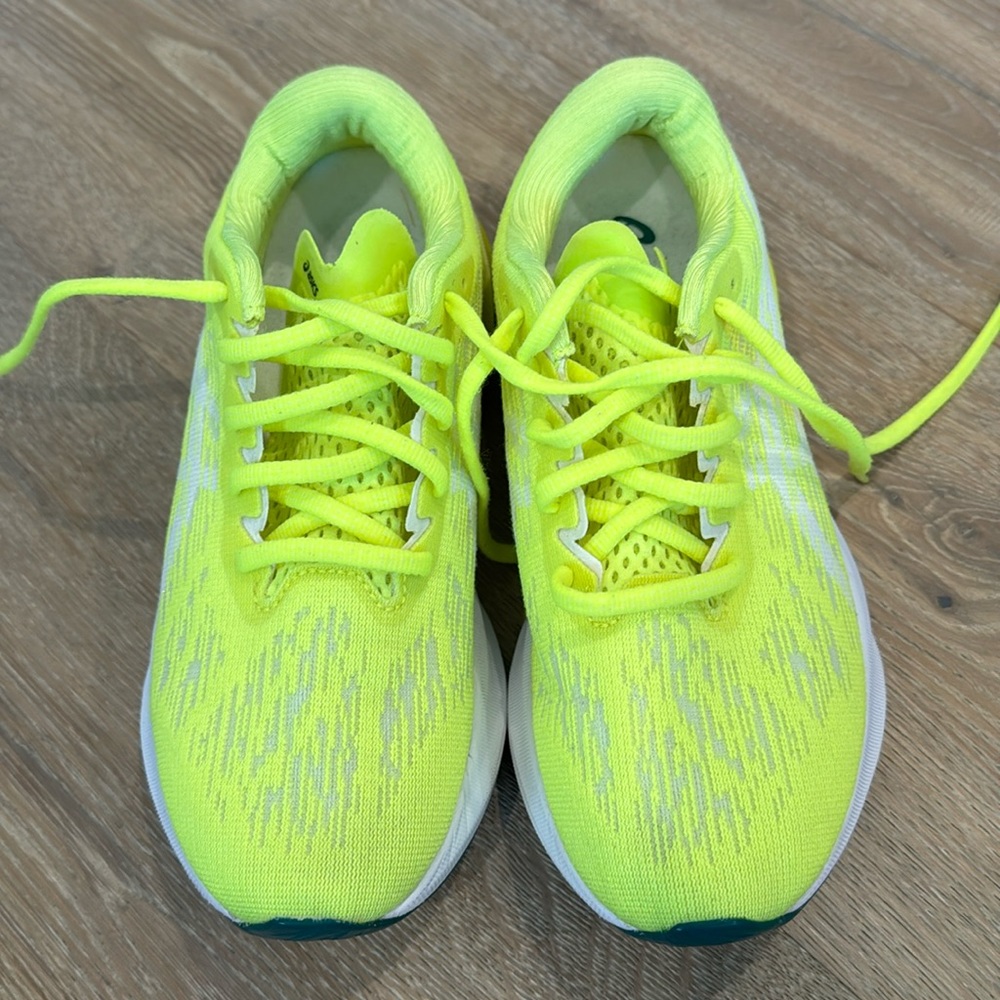 ASICS Women's Novablast 3 Running Shoes size 7